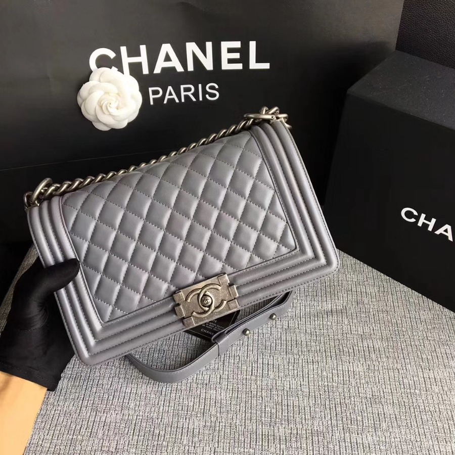A67086, CHANEL BOY CHANEL HANDBAG, LAMBSKIN