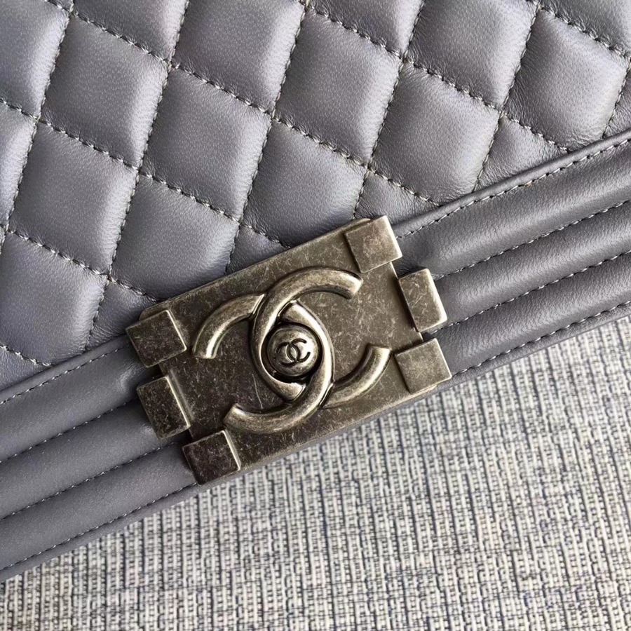 A67086, CHANEL BOY CHANEL HANDBAG, LAMBSKIN