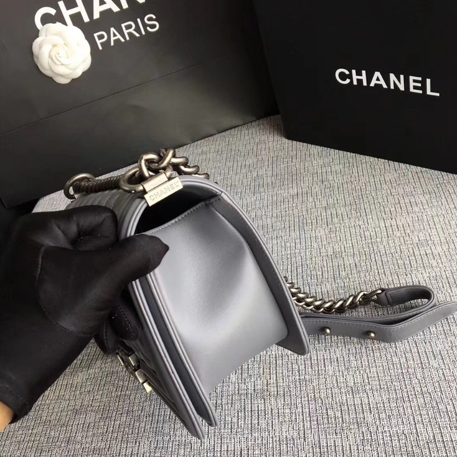 A67086, CHANEL BOY CHANEL HANDBAG, LAMBSKIN