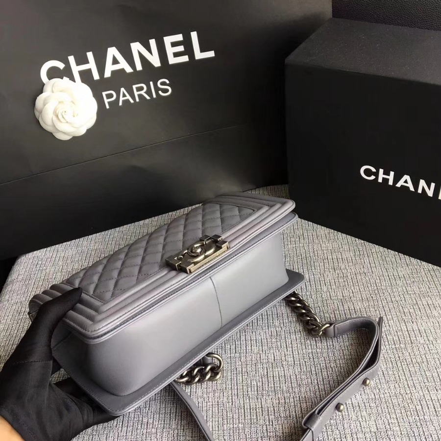 A67086, CHANEL BOY CHANEL HANDBAG, LAMBSKIN