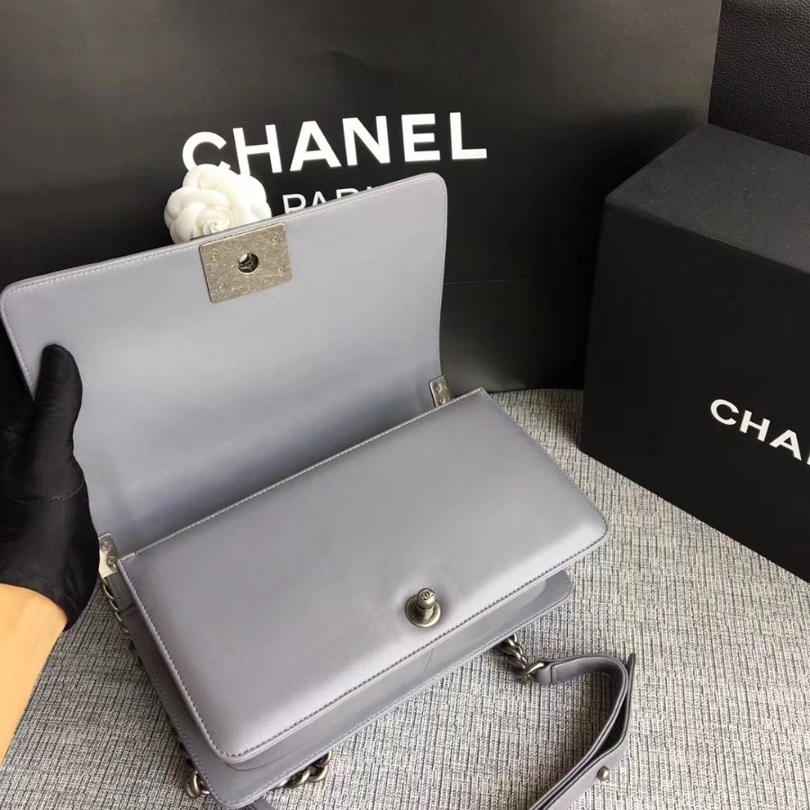 A67086, CHANEL BOY CHANEL HANDBAG, LAMBSKIN