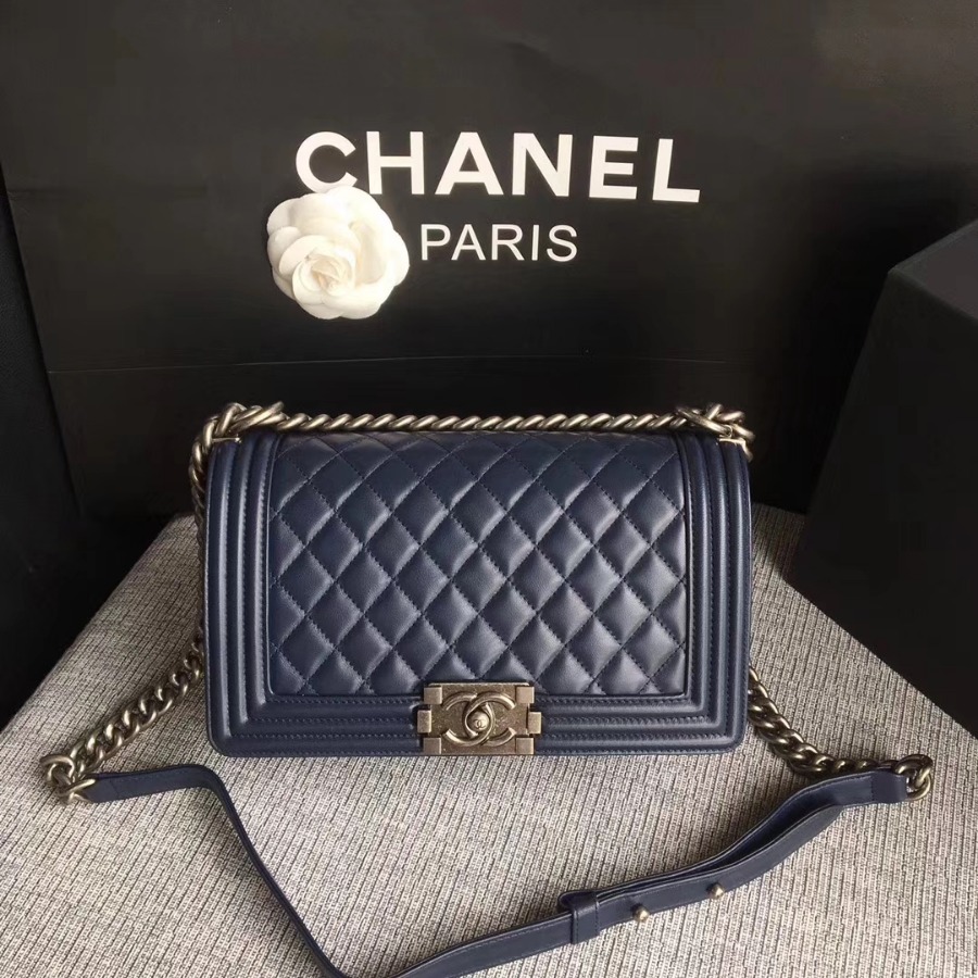 A67086, CHANEL BOY CHANEL HANDBAG, LAMBSKIN