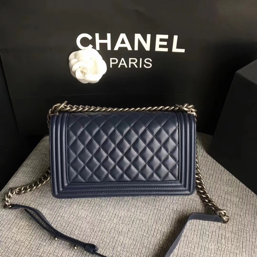 A67086, CHANEL BOY CHANEL HANDBAG, LAMBSKIN