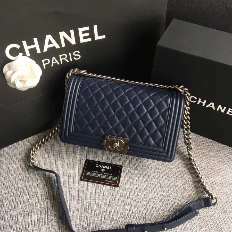 A67086, CHANEL BOY CHANEL HANDBAG, LAMBSKIN