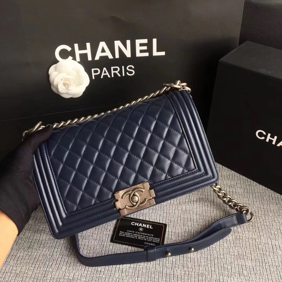A67086, CHANEL BOY CHANEL HANDBAG, LAMBSKIN