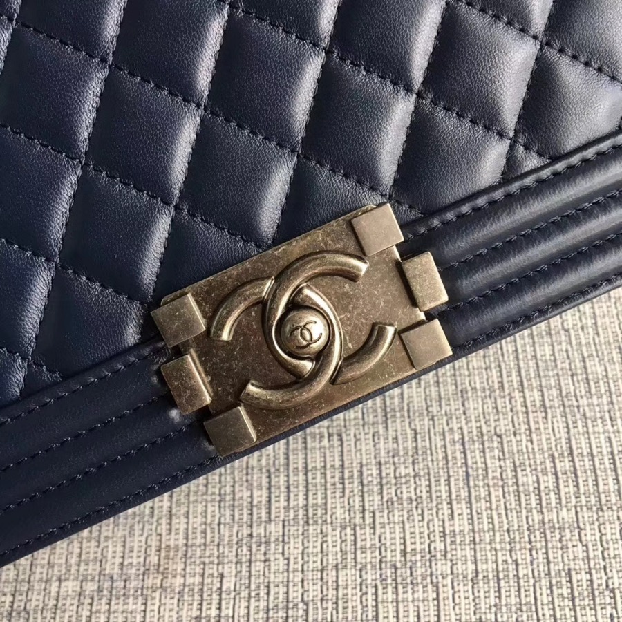 A67086, CHANEL BOY CHANEL HANDBAG, LAMBSKIN