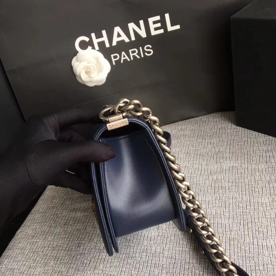 A67086, CHANEL BOY CHANEL HANDBAG, LAMBSKIN