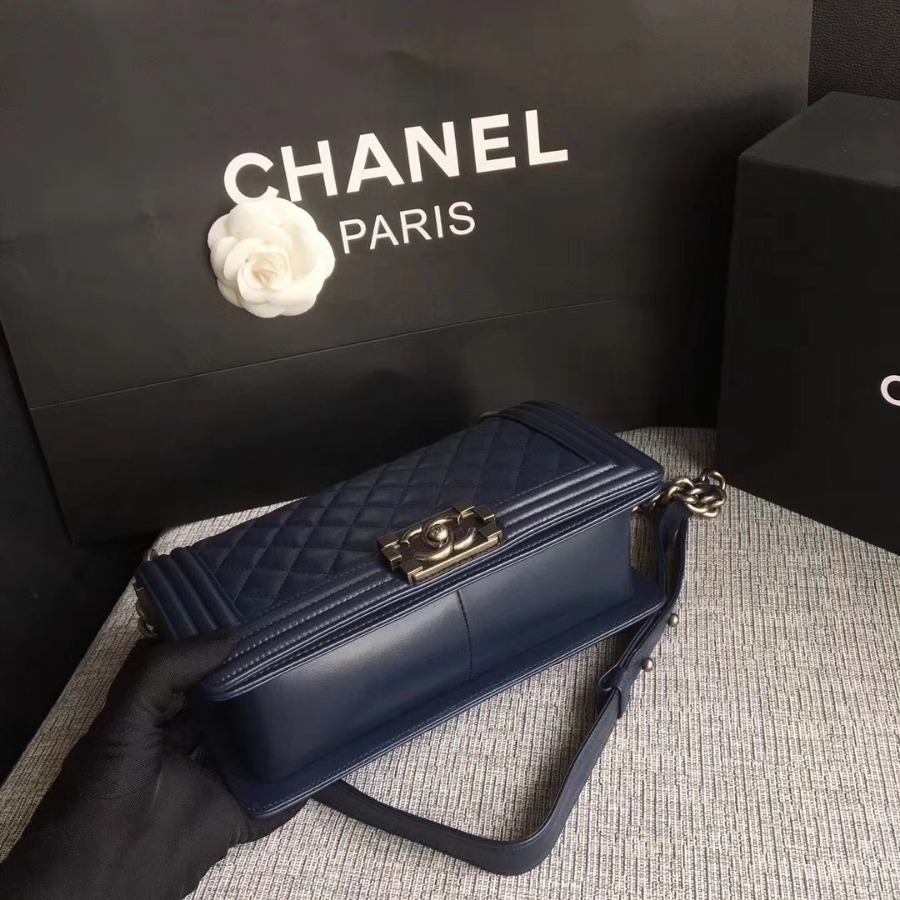 A67086, CHANEL BOY CHANEL HANDBAG, LAMBSKIN