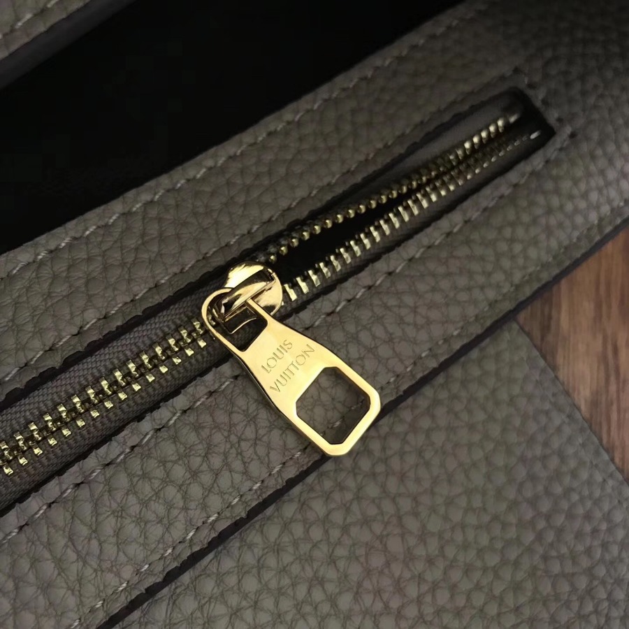 M42253, Louis Vuitton LV, Capucines PM Taurillon - Handbags