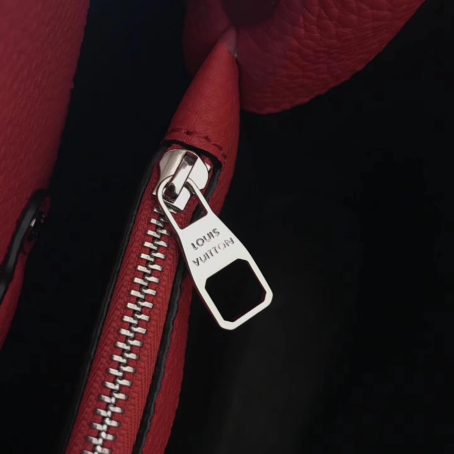 M94740, Louis Vuitton LV, Capucines MM Taurillon - Handbags