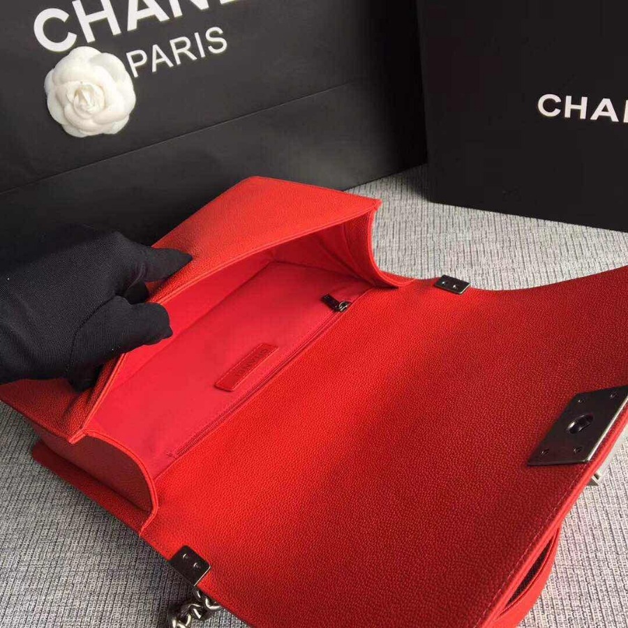 CHANEL BOY CHANEL HANDBAG, GRAINED CALFSKIN, 28CM
