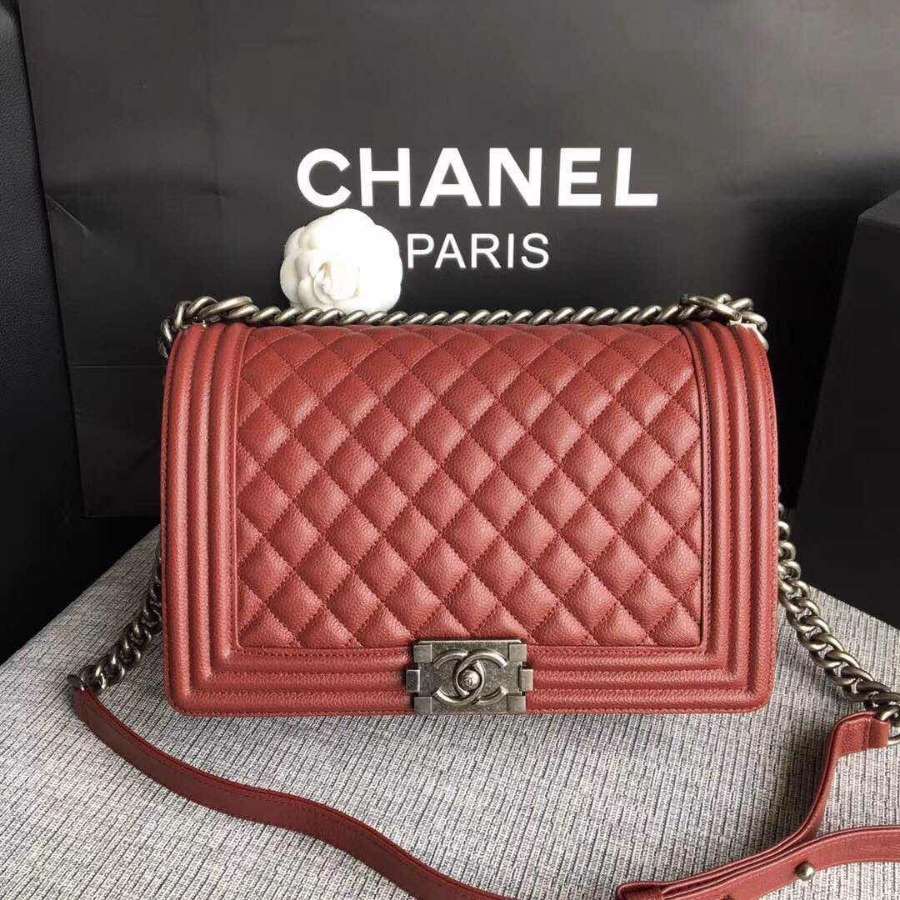 CHANEL BOY CHANEL HANDBAG, GRAINED CALFSKIN, 28CM