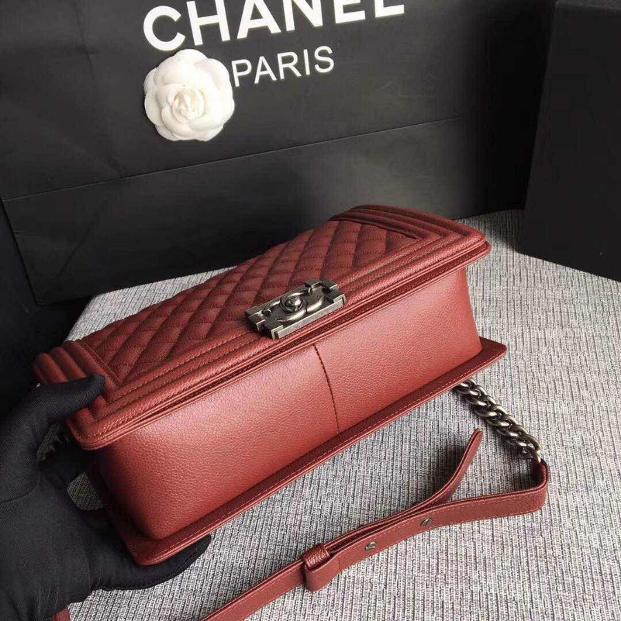 CHANEL BOY CHANEL HANDBAG, GRAINED CALFSKIN, 28CM