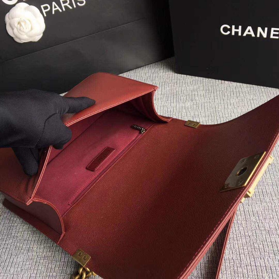 CHANEL BOY CHANEL HANDBAG, GRAINED CALFSKIN, 28CM