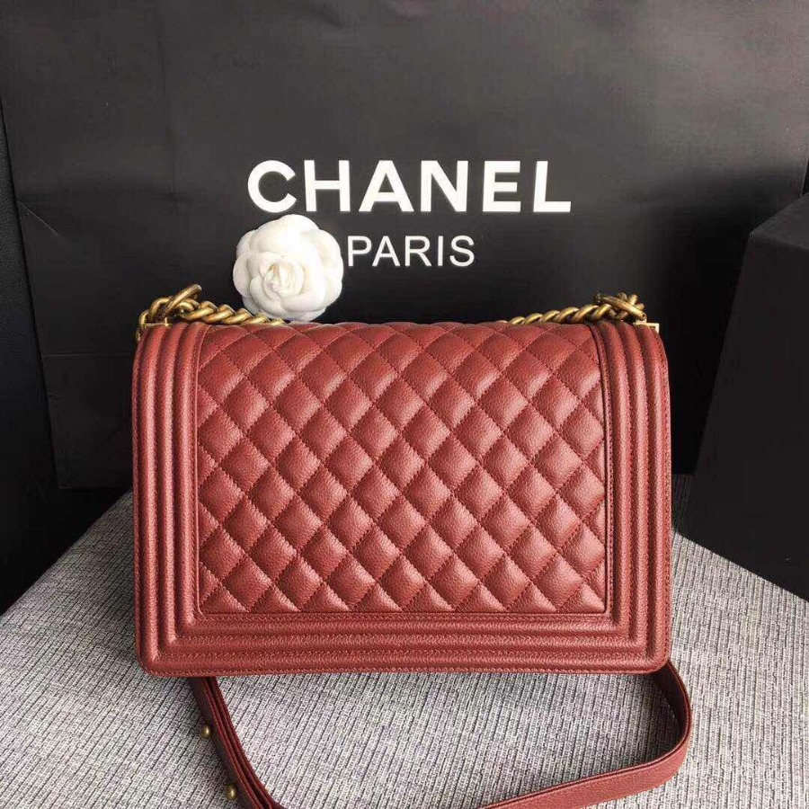 CHANEL BOY CHANEL HANDBAG, GRAINED CALFSKIN, 28CM