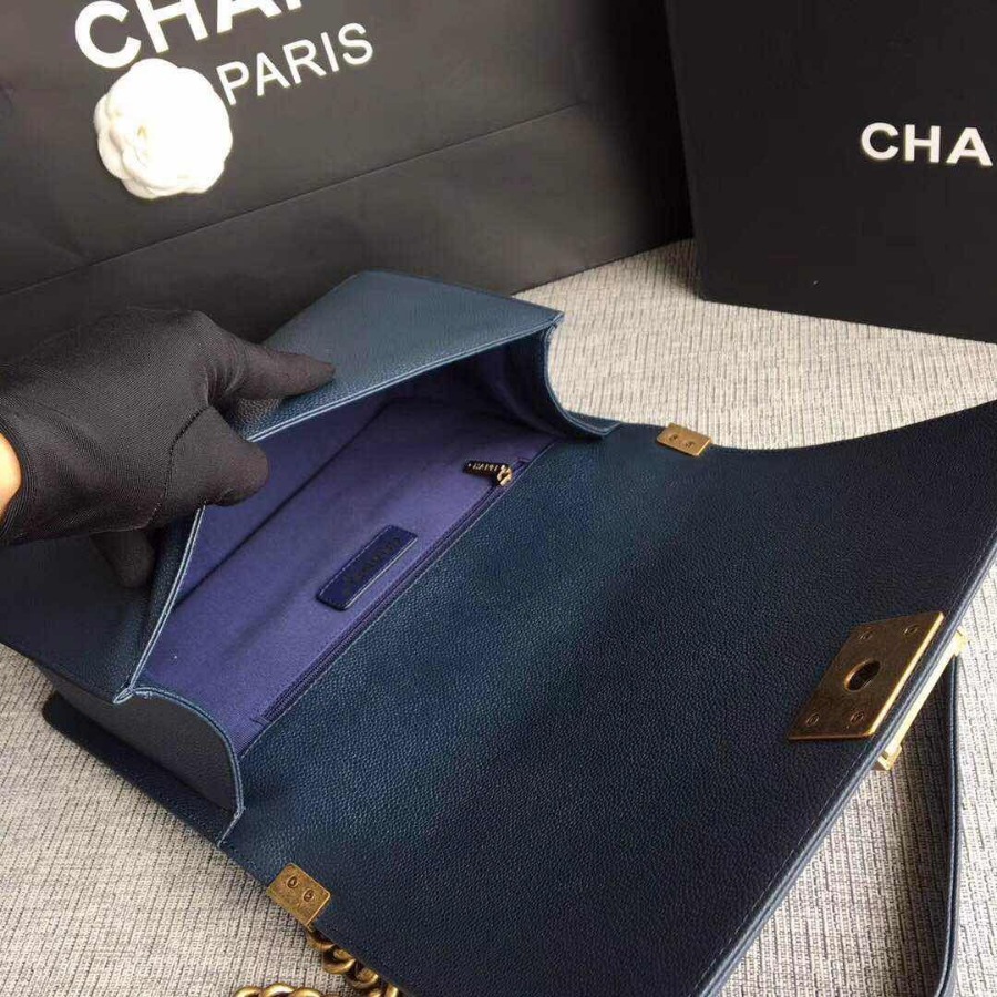 CHANEL BOY CHANEL HANDBAG, GRAINED CALFSKIN, 28CM
