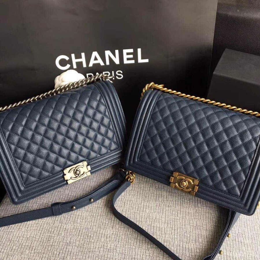 CHANEL BOY CHANEL HANDBAG, GRAINED CALFSKIN, 28CM