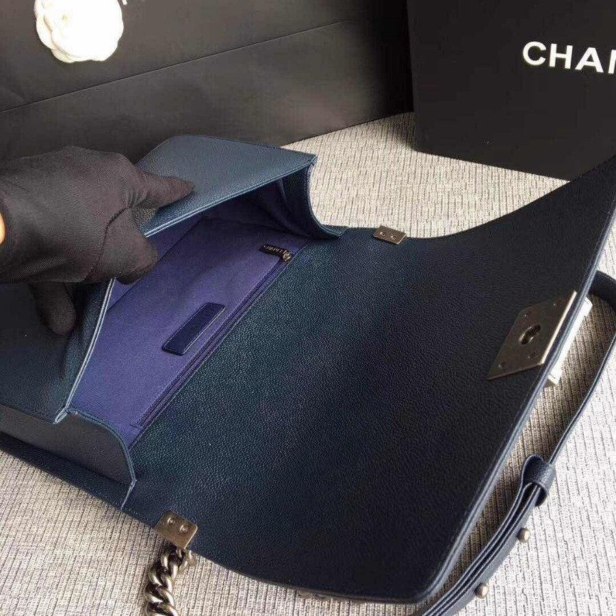 CHANEL BOY CHANEL HANDBAG, GRAINED CALFSKIN, 28CM