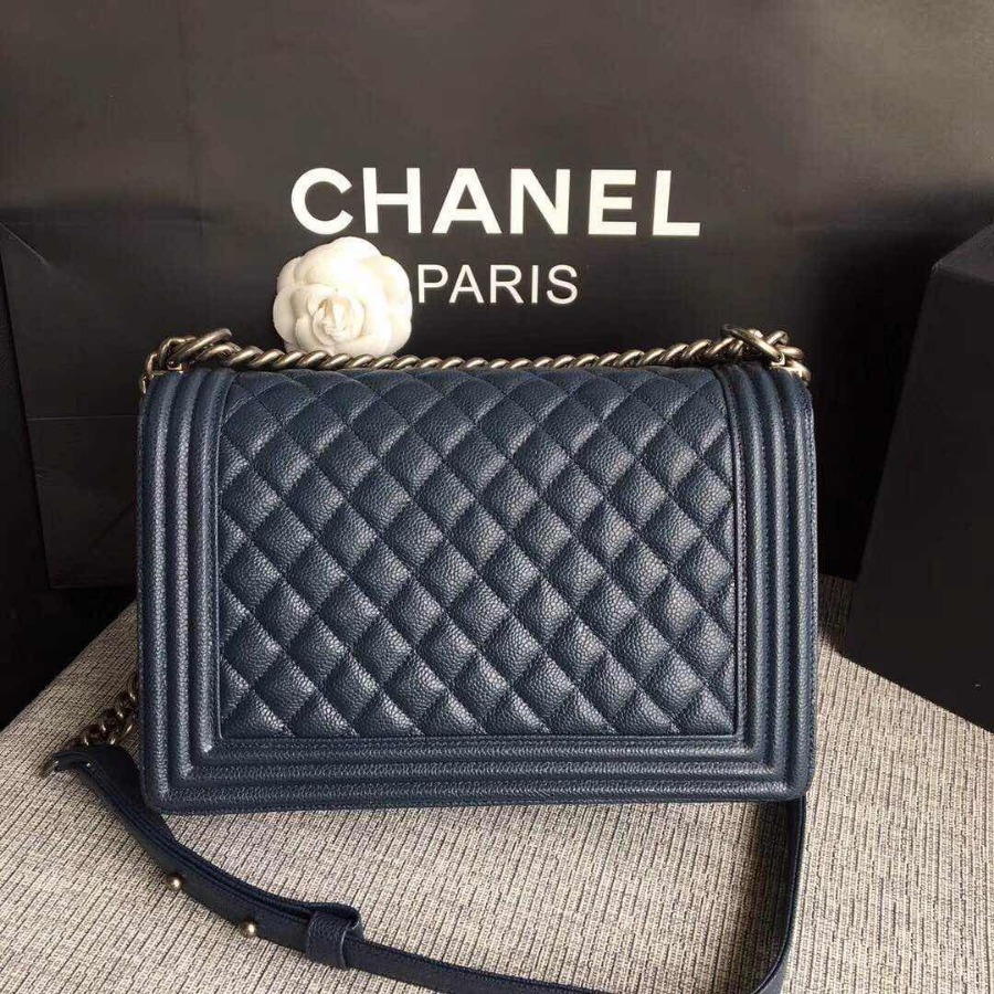 CHANEL BOY CHANEL HANDBAG, GRAINED CALFSKIN, 28CM