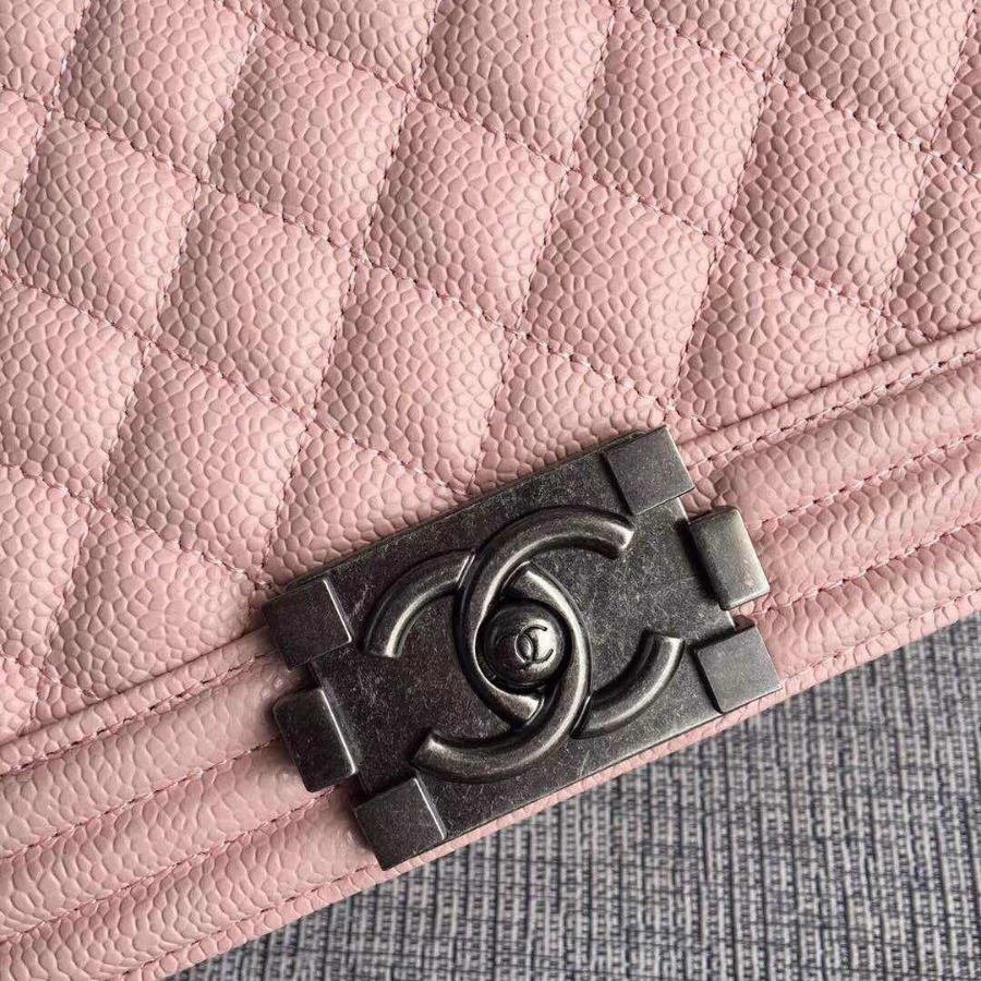 CHANEL BOY CHANEL HANDBAG, GRAINED CALFSKIN, 28CM