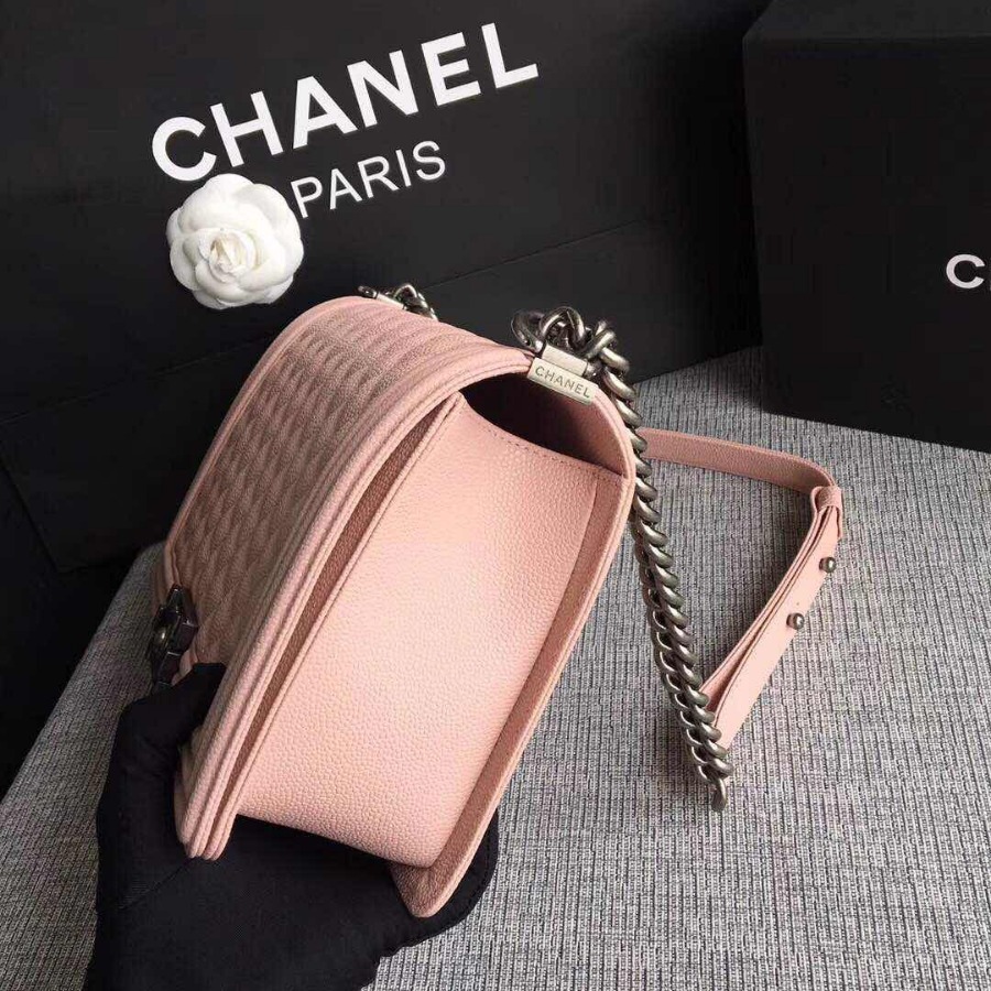 CHANEL BOY CHANEL HANDBAG, GRAINED CALFSKIN, 28CM