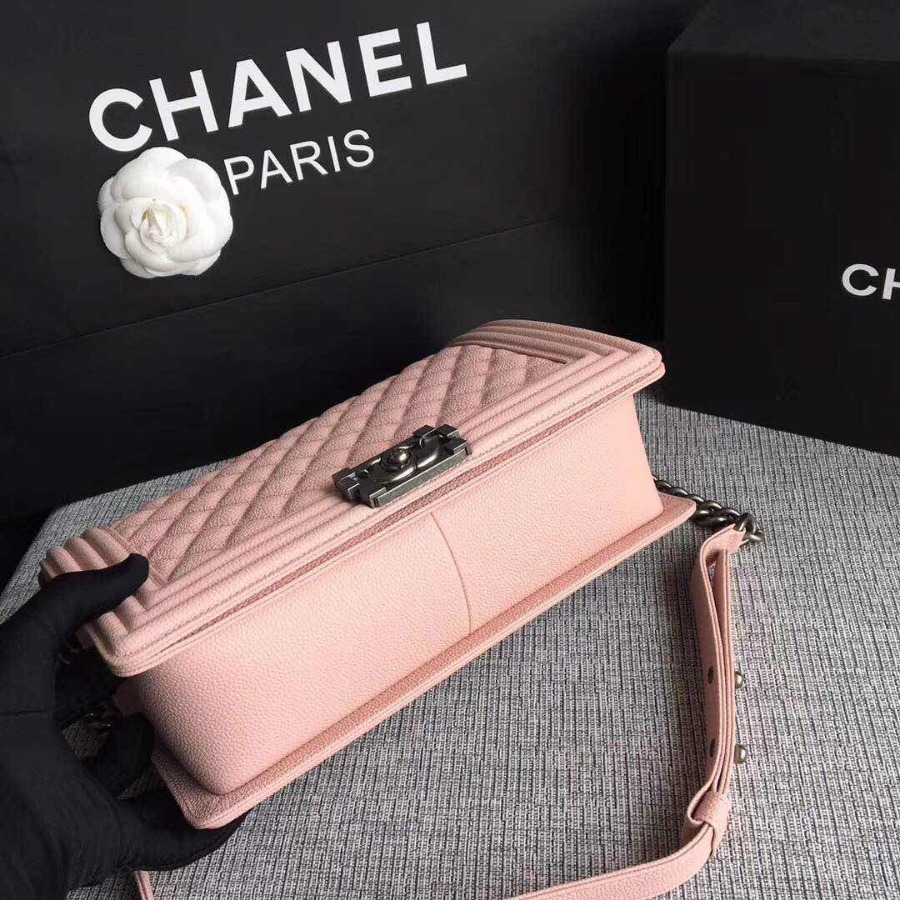 CHANEL BOY CHANEL HANDBAG, GRAINED CALFSKIN, 28CM