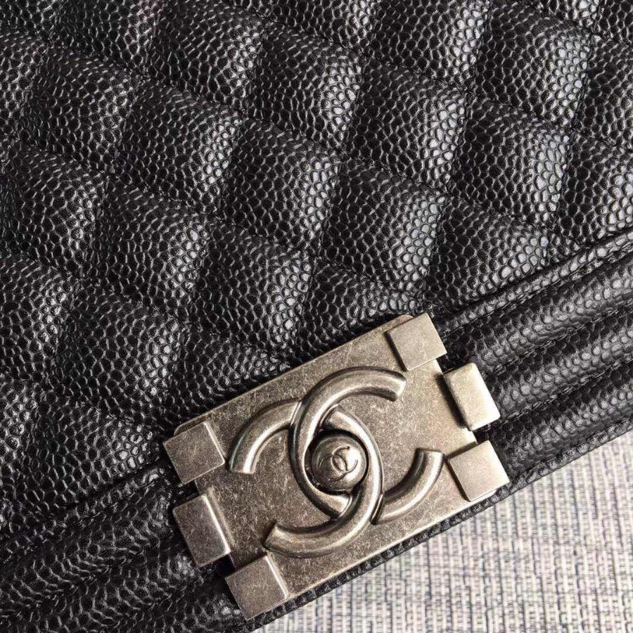 CHANEL BOY CHANEL HANDBAG, GRAINED CALFSKIN, 28CM