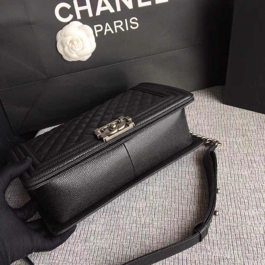 CHANEL BOY CHANEL HANDBAG, GRAINED CALFSKIN, 28CM
