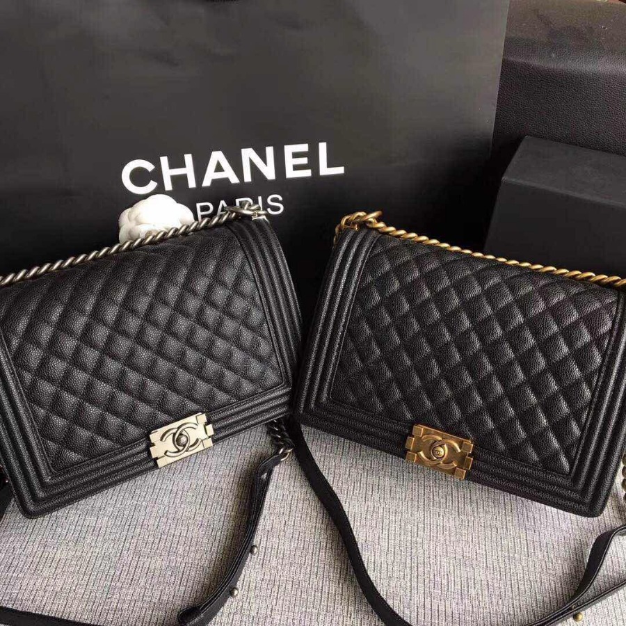 CHANEL BOY CHANEL HANDBAG, GRAINED CALFSKIN, 28CM