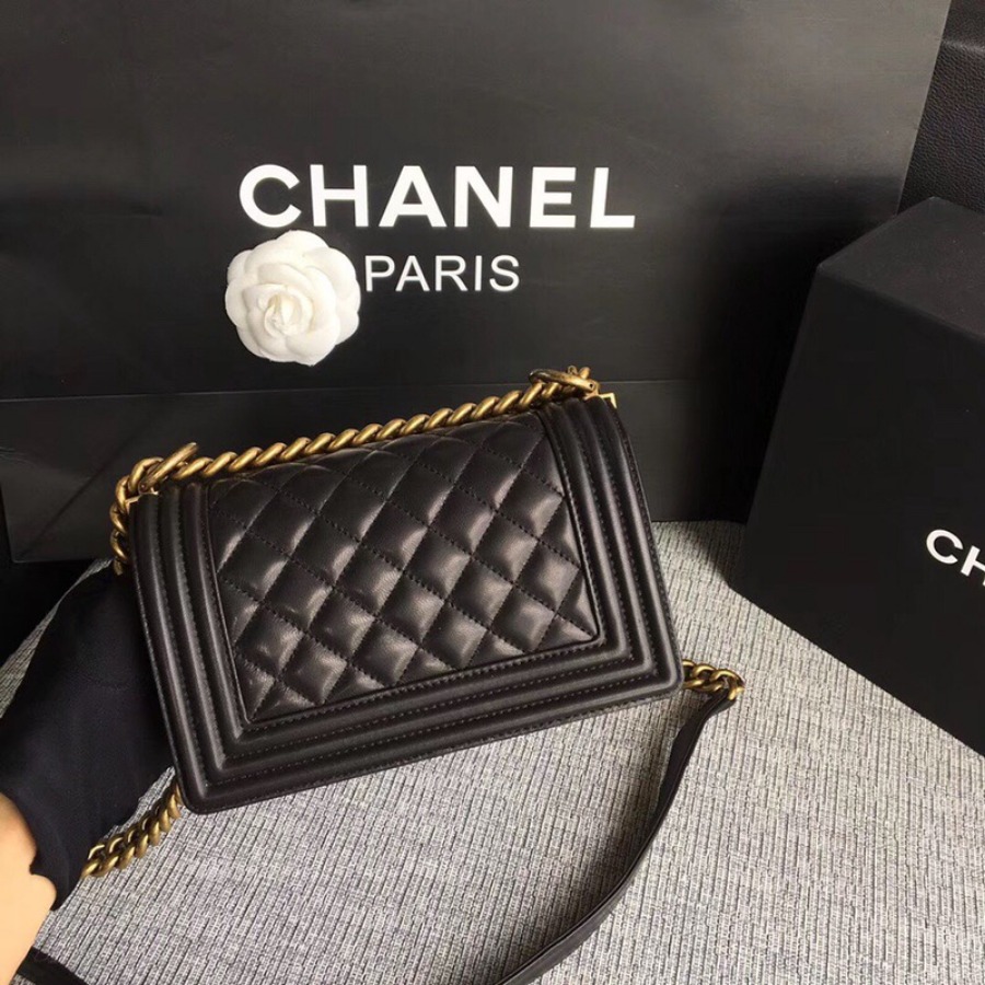 SMALL BOY CHANEL HANDBAG, LAMBSKIN, 20CM / 7.9 IN