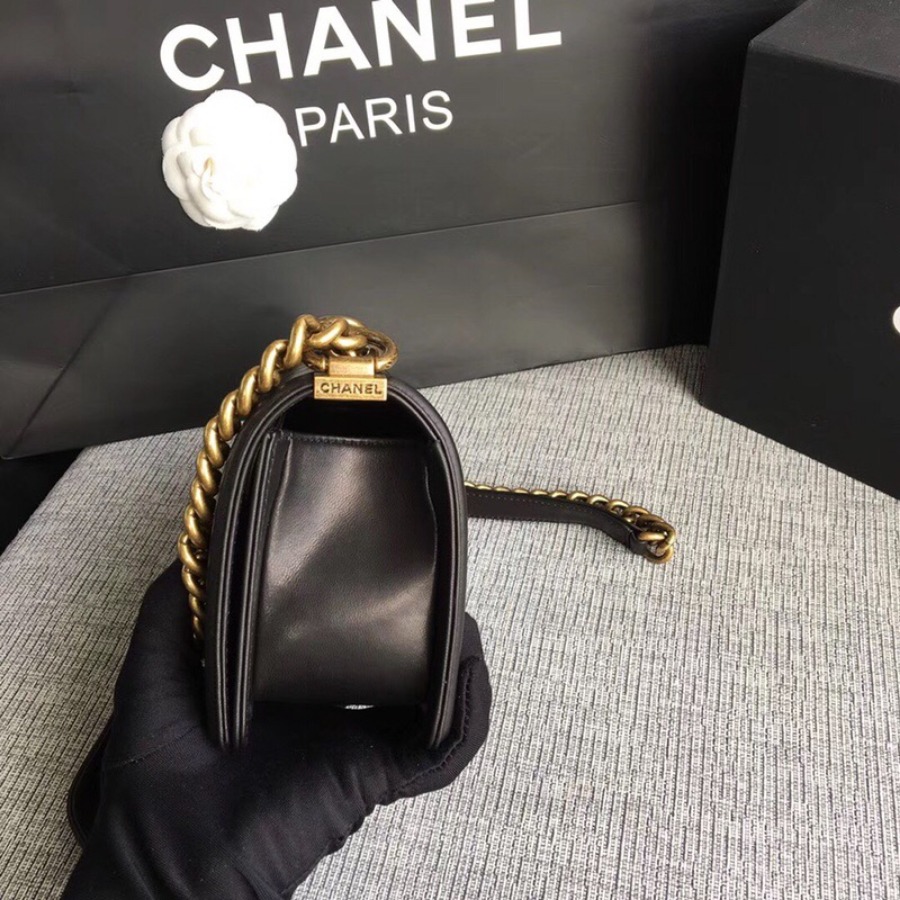 SMALL BOY CHANEL HANDBAG, LAMBSKIN, 20CM / 7.9 IN
