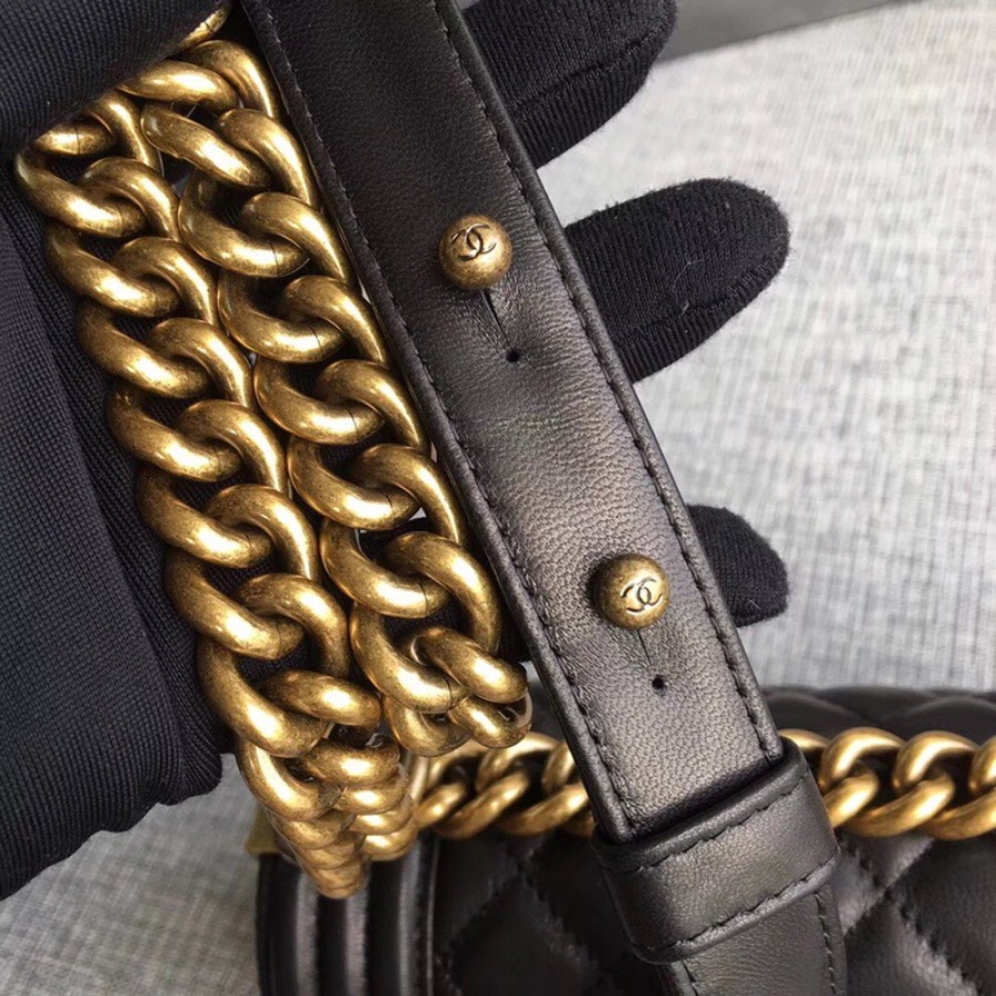 SMALL BOY CHANEL HANDBAG, LAMBSKIN, 20CM / 7.9 IN
