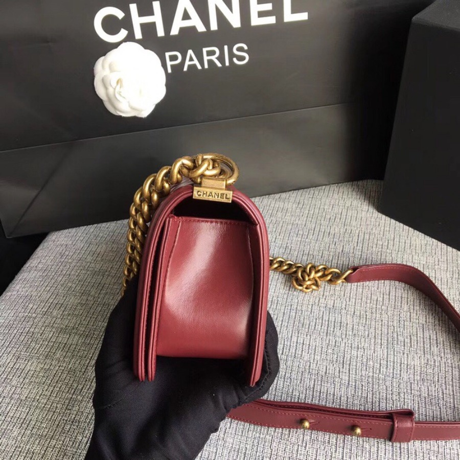 SMALL BOY CHANEL HANDBAG, LAMBSKIN, 20CM / 7.9 IN