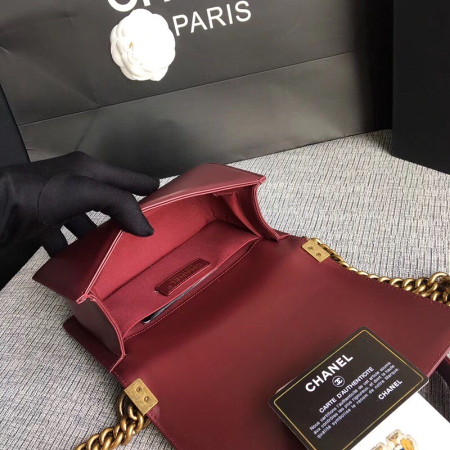 SMALL BOY CHANEL HANDBAG, LAMBSKIN, 20CM / 7.9 IN