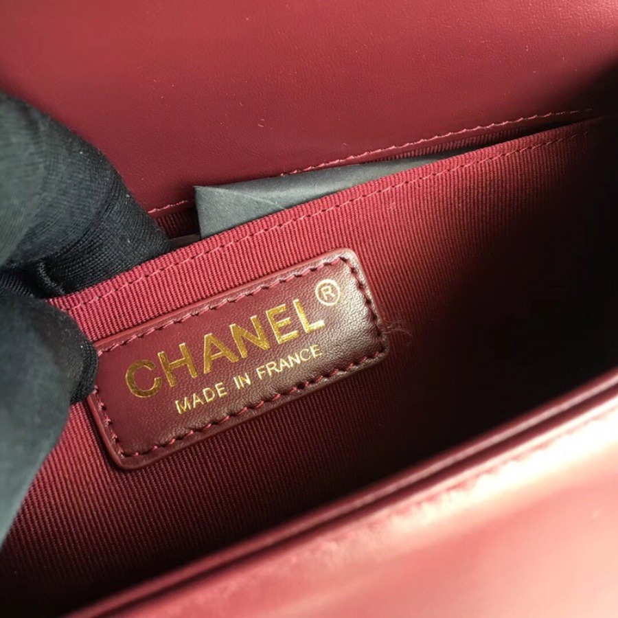 SMALL BOY CHANEL HANDBAG, LAMBSKIN, 20CM / 7.9 IN