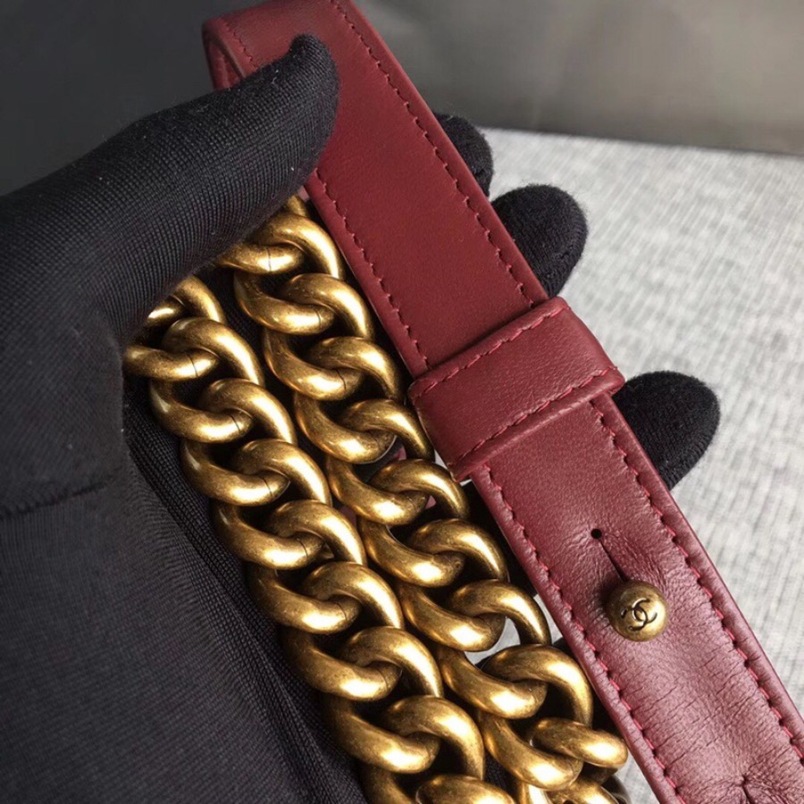 SMALL BOY CHANEL HANDBAG, LAMBSKIN, 20CM / 7.9 IN