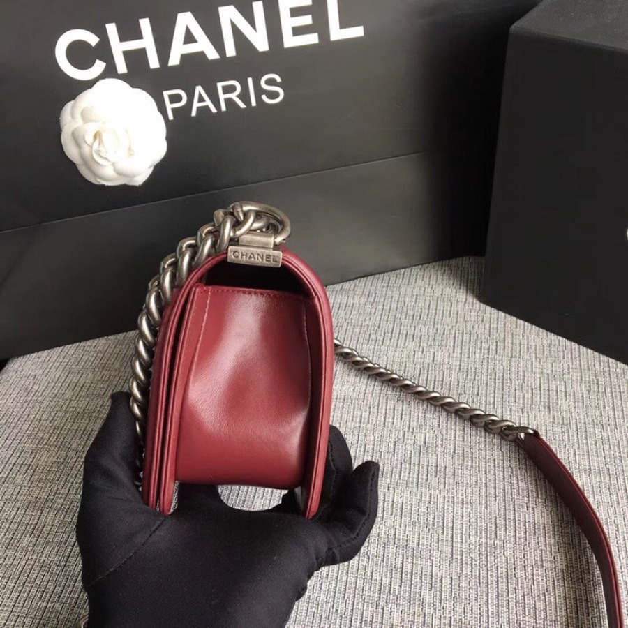 SMALL BOY CHANEL HANDBAG, LAMBSKIN, 20CM / 7.9 IN