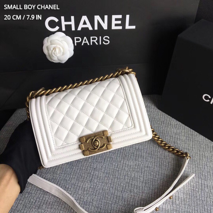 SMALL BOY CHANEL HANDBAG, LAMBSKIN, 20CM / 7.9 IN