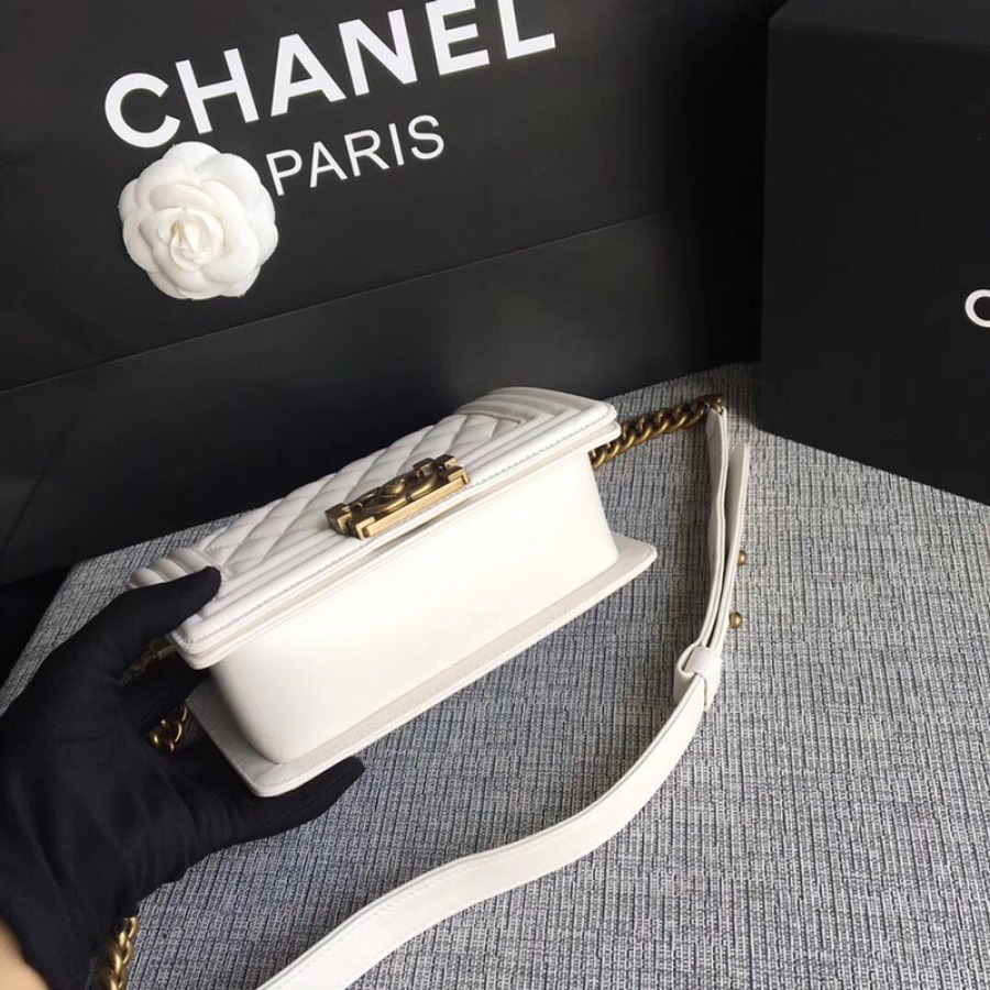 SMALL BOY CHANEL HANDBAG, LAMBSKIN, 20CM / 7.9 IN