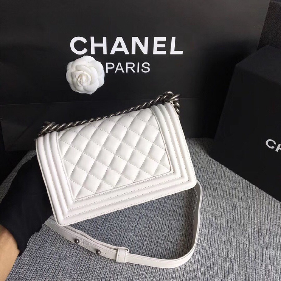SMALL BOY CHANEL HANDBAG, LAMBSKIN, 20CM / 7.9 IN