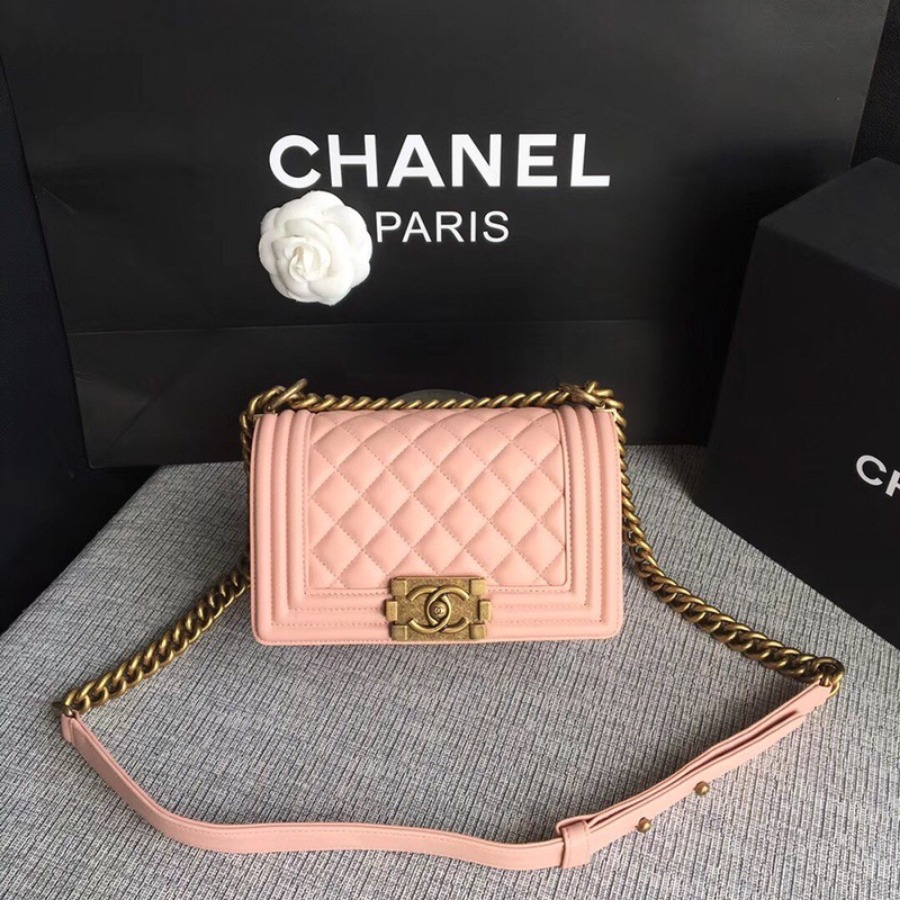 SMALL BOY CHANEL HANDBAG, LAMBSKIN, 20CM / 7.9 IN