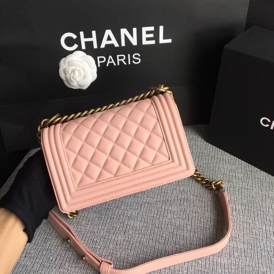 SMALL BOY CHANEL HANDBAG, LAMBSKIN, 20CM / 7.9 IN
