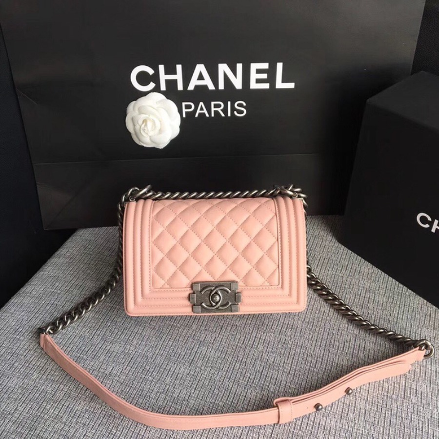 SMALL BOY CHANEL HANDBAG, LAMBSKIN, 20CM / 7.9 IN