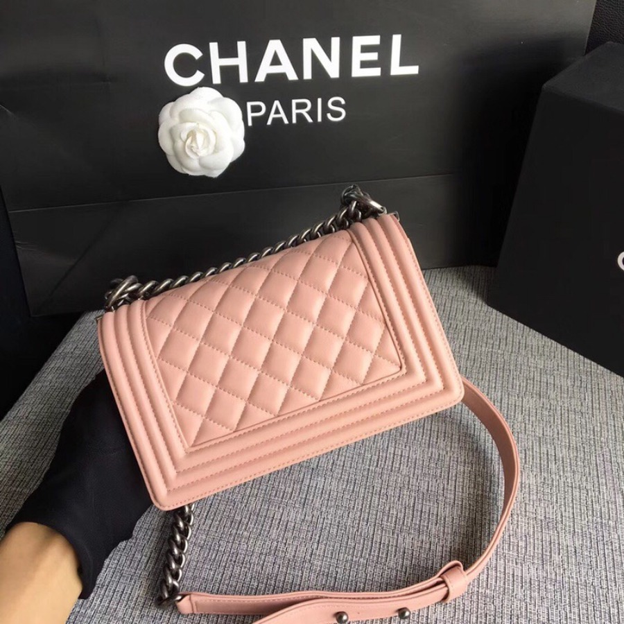 SMALL BOY CHANEL HANDBAG, LAMBSKIN, 20CM / 7.9 IN