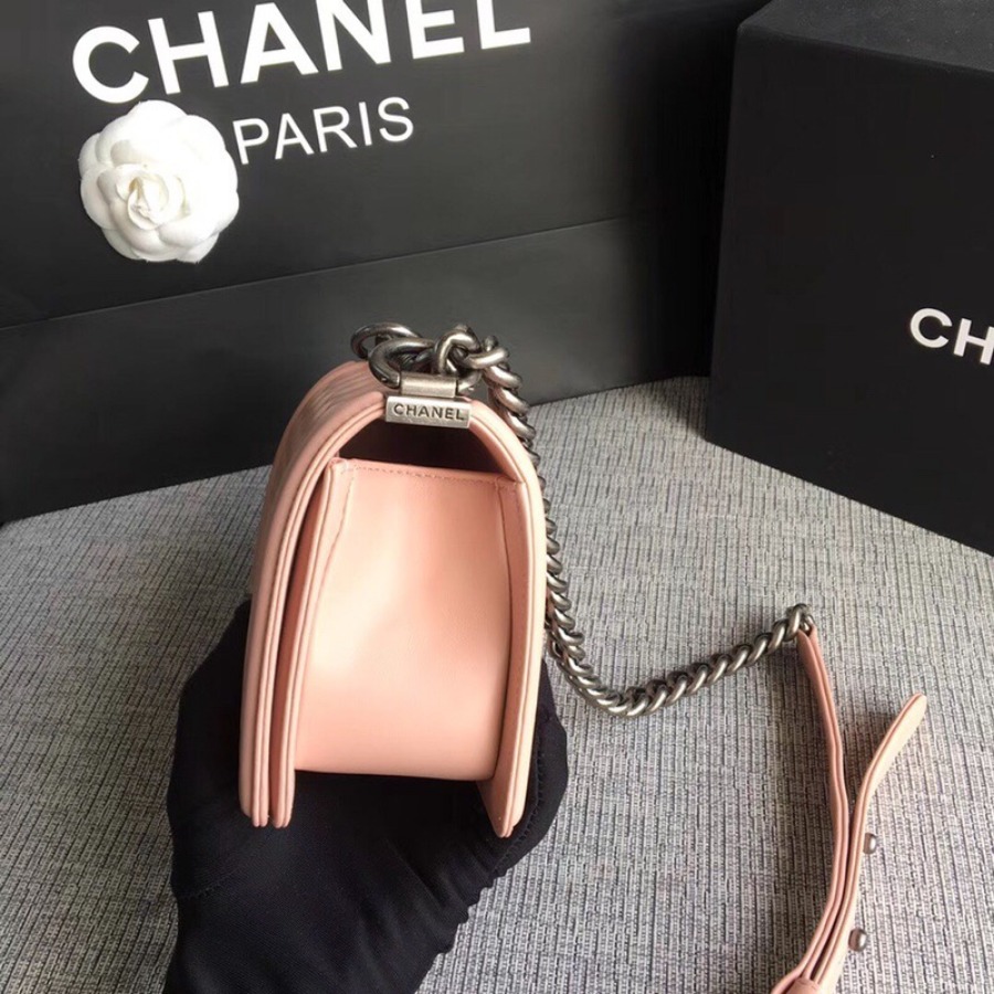 SMALL BOY CHANEL HANDBAG, LAMBSKIN, 20CM / 7.9 IN