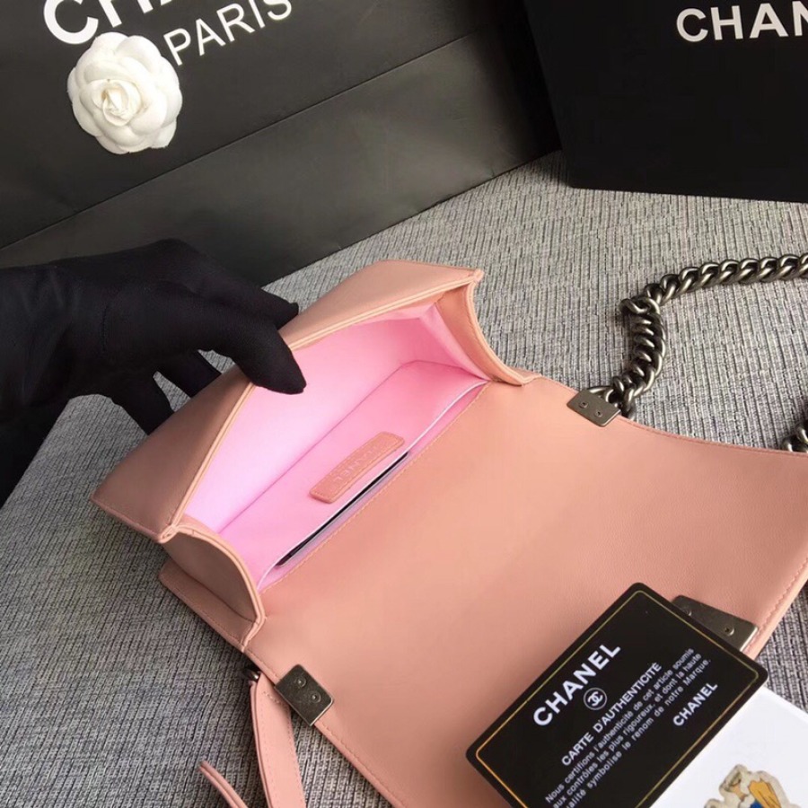 SMALL BOY CHANEL HANDBAG, LAMBSKIN, 20CM / 7.9 IN