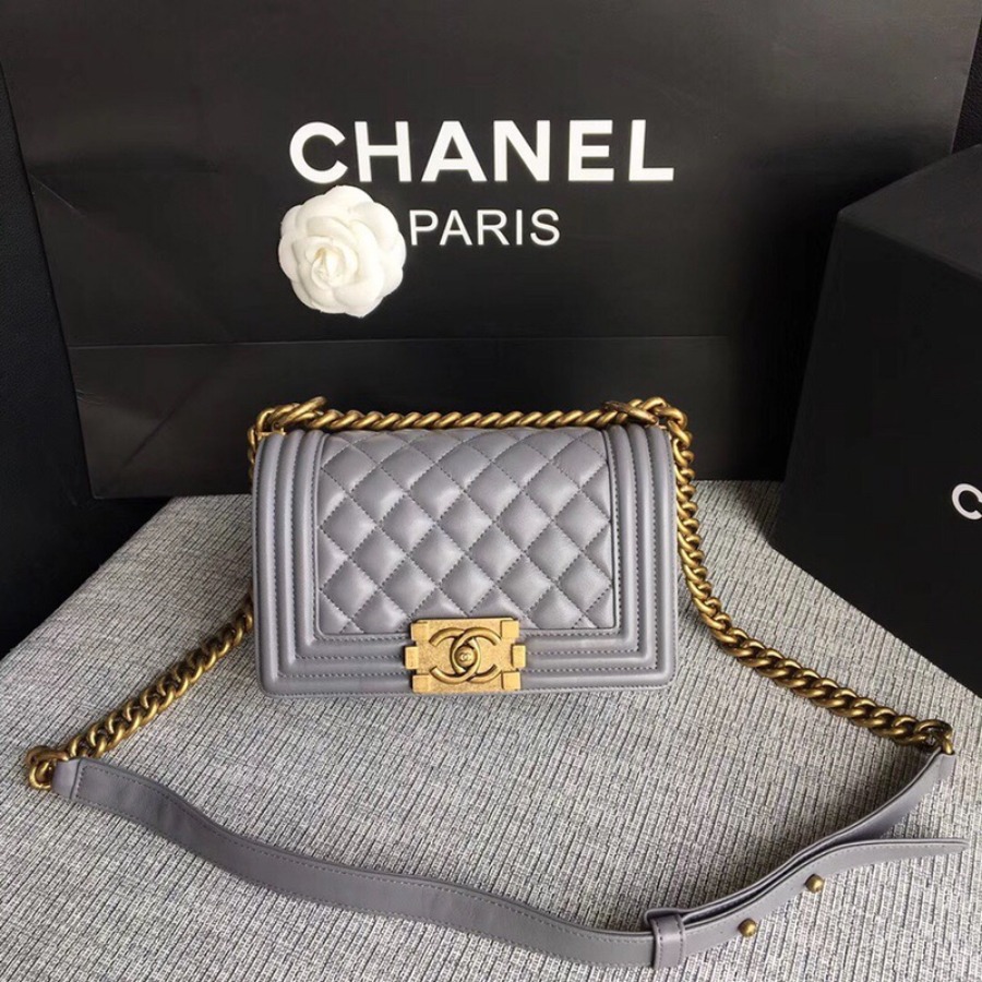 SMALL BOY CHANEL HANDBAG, LAMBSKIN, 20CM / 7.9 IN