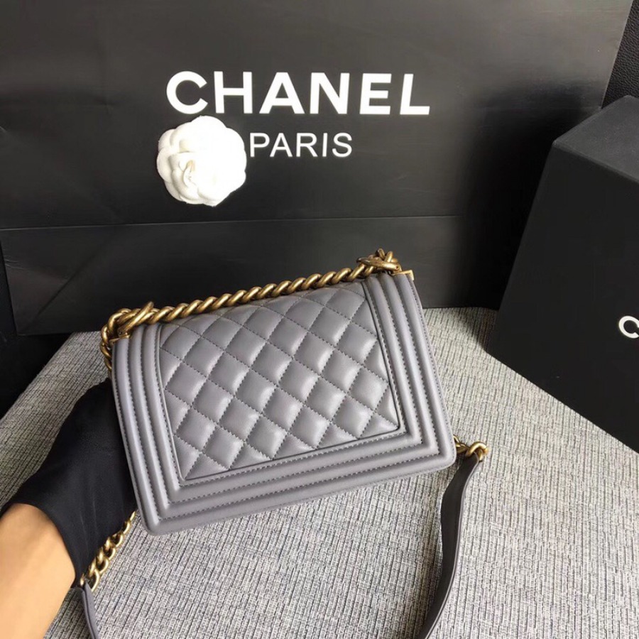 SMALL BOY CHANEL HANDBAG, LAMBSKIN, 20CM / 7.9 IN
