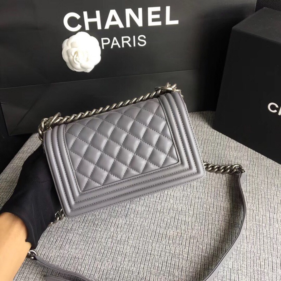 SMALL BOY CHANEL HANDBAG, LAMBSKIN, 20CM / 7.9 IN