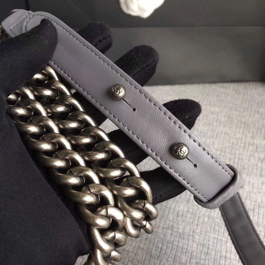 SMALL BOY CHANEL HANDBAG, LAMBSKIN, 20CM / 7.9 IN